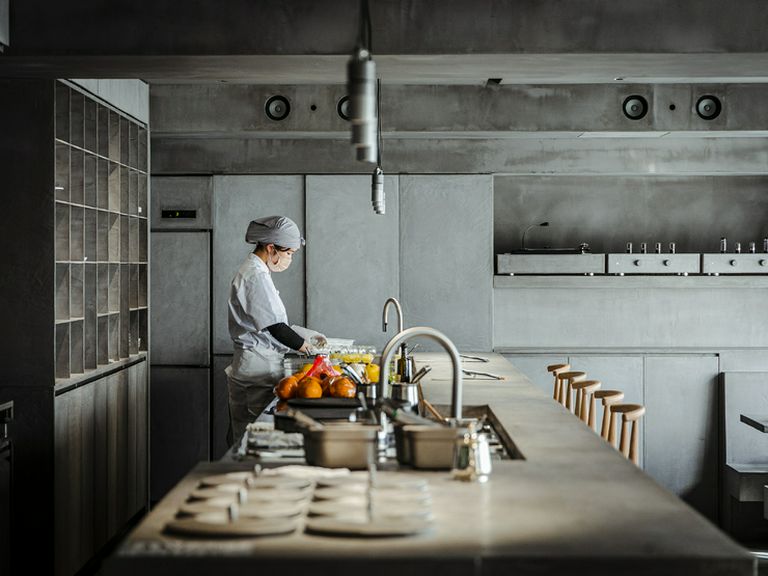 五感を刺激する、ライブ感溢れるオープンキッチン