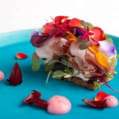 食材と調理法の多彩な要素が生む“相乗効果”で未知の美味に挑む