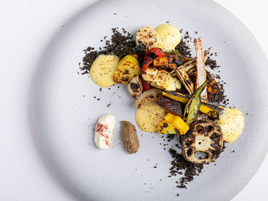 祝祭感あふれる皿が多く、記念日ランチ＆ディナーにもぴったり！