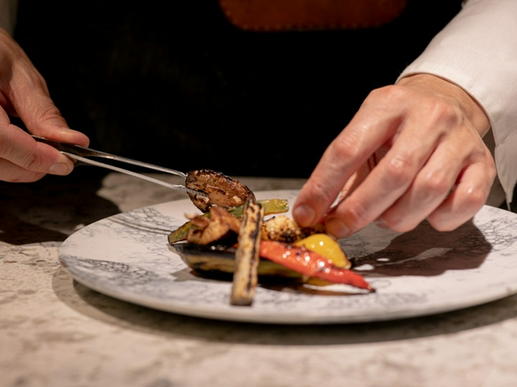 レストランでこその非日常な空間と食体験を自然体で満喫できる！