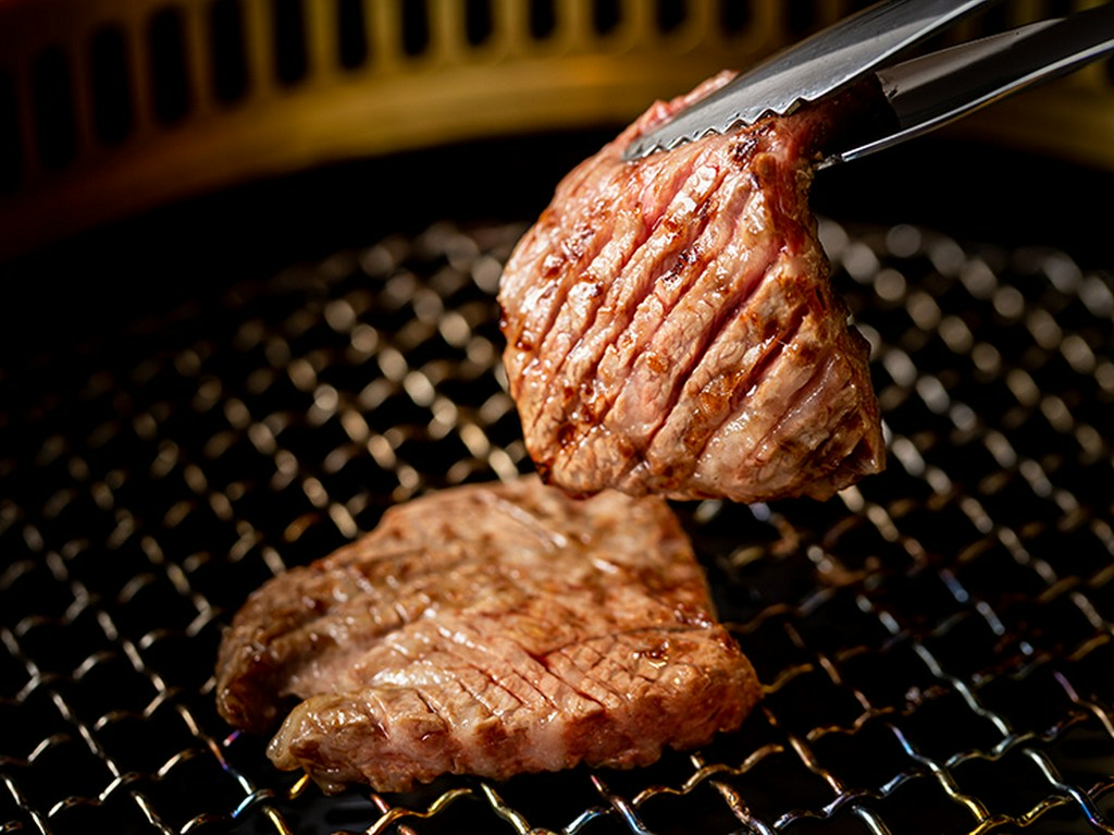 和牛との「旨みの相乗効果」を追求したソムリエ厳選のワイン