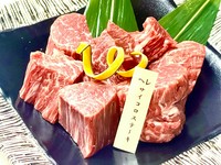 その日一番のオススメを店舗でご案内。『玉乃屋上赤身肉』2,000円～、『特選上カルビ』2,000円～、『特選和牛ロース』2,600円～、『ヘレサイコロステーキ』100g3,500円～。
