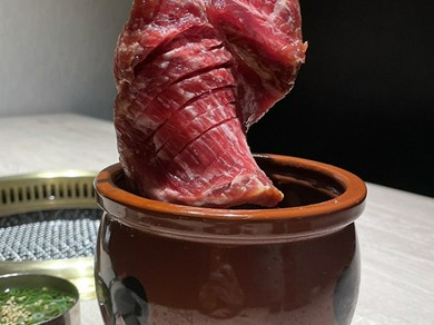 永遠に食べていたい極旨肉。特製タレの壺漬け『骨付カルビ』