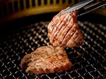 噛めば噛むほどタンならではの旨みがあふれる『超厚切りタン』