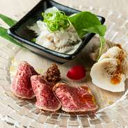 お酒のアテにぴったりな新鮮肉の盛り合わせ。白センマイ刺し、ハチノス、レアステーキ。
