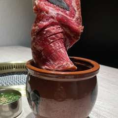 無煙ロースターを搭載。煙が充満せず、オシャレに焼肉を楽しめる