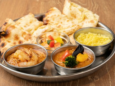 幅広く支持される、一番人気セット『チーズナーンセット』