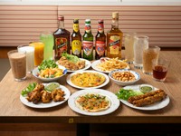インドビールやオリジナルアルコール、インドウイスキー・インドラムなどのインドを感じさせるドリンクに、フライドチキンティッカなど、お酒にあう料理も多数取り揃えています。
