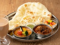 ランチ用の特別カレー3種に、ナーン・タンドリー等を組み合わせた、お得なランチ。特に『クイックランチ』は、ほぼ待ち時間なしで、絶品焼きたてナーン、手作りカレーを楽しめるため、オフィスワーカーに評判です。
