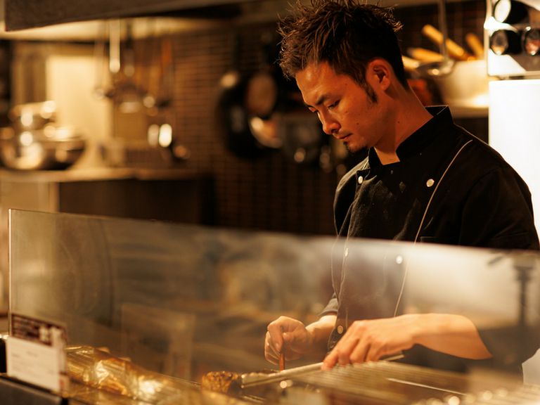 ライブ感あふれる店内で外食の醍醐味を味わってほしい