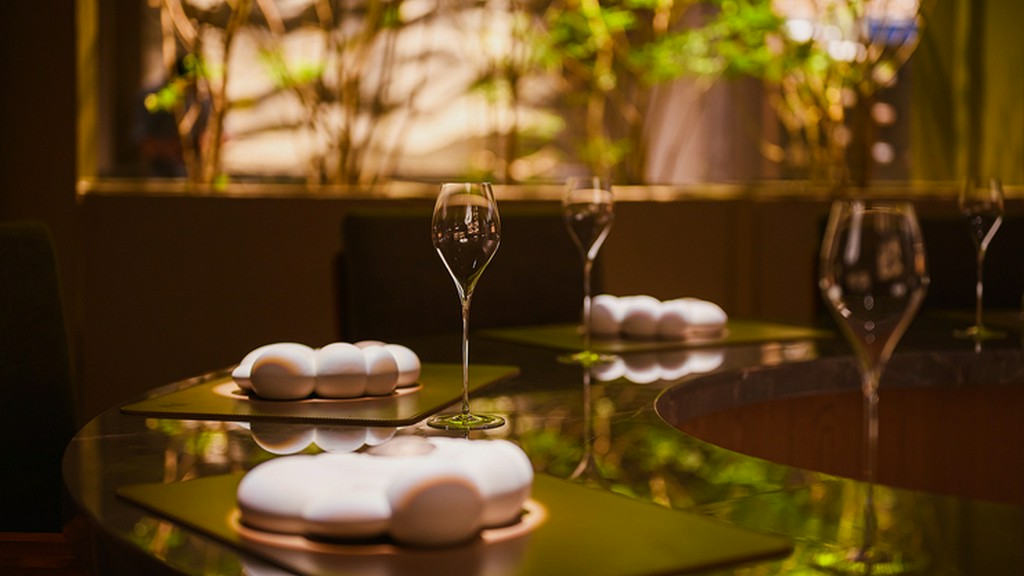 アート・フュージョン・レストランで心に残る瞬間を