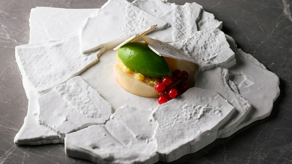 トリックアートのような、真っ白の世界に秘められた『メレンゲのデザート』