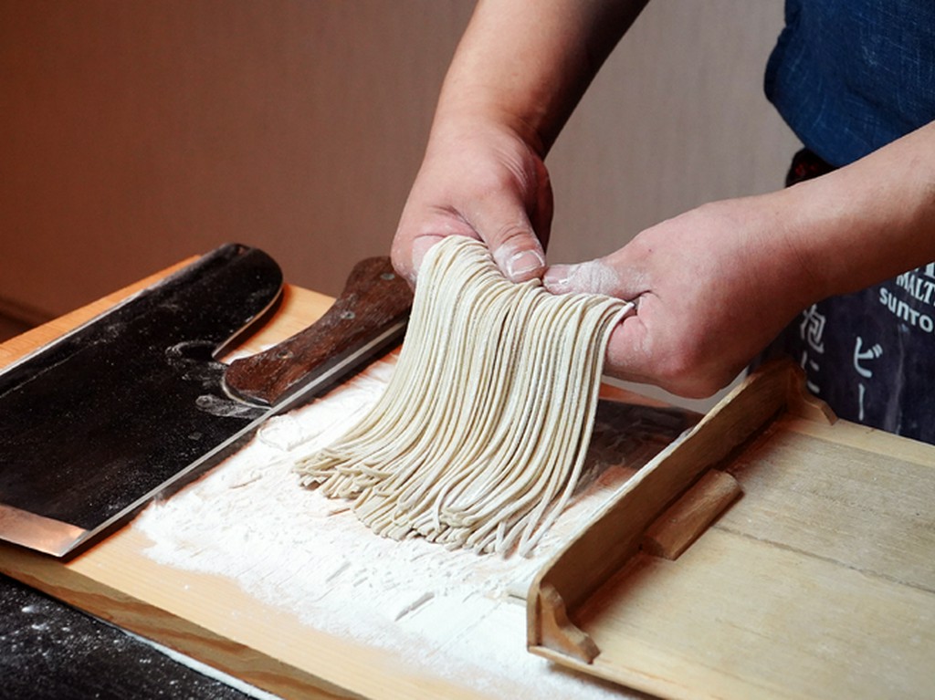 職人が毎日お店で打つ蕎麦