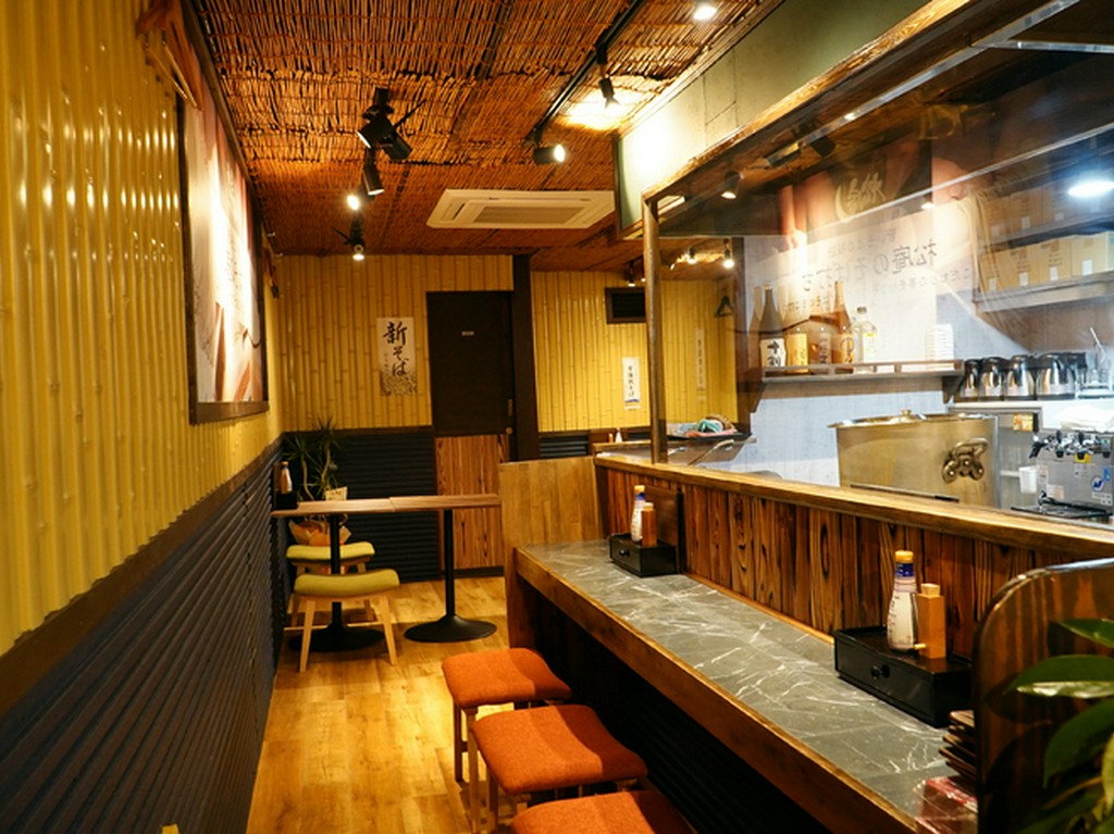 夜は大人が愉しめる蕎麦居酒屋に
