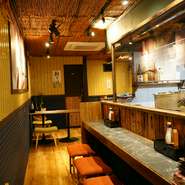 街中にありながらゆっくりと蕎麦屋のつまみと蕎麦を楽しめるお店になります。