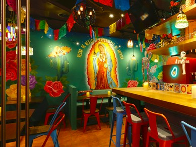 おしゃれな店内でお食事を