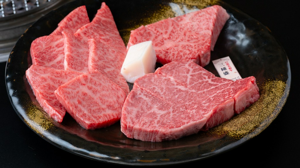 食べ放題コース内の一皿『A5黒毛和牛三種盛ロース／赤身／カルビ』