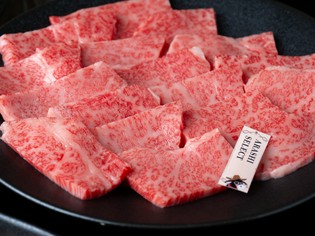 その日の午前中に加工を行い、店舗に運んでいる肉の鮮度は抜群