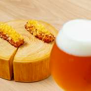 木の温もりを感じられるオシャレな雰囲気の中で、こだわりを持ったおいしい料理を満喫。不安なことやリクエストなどがある場合は、事前に細かく確認してもらえるので余裕を持って当日を迎えることができます。