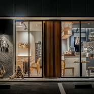 家族のお祝いごとにも、子どもが帰省したタイミングでの一家団欒にも利用したくなります。優しい味付けの料理は、年代問わず好評。リラックスできる時間が流れていきます。