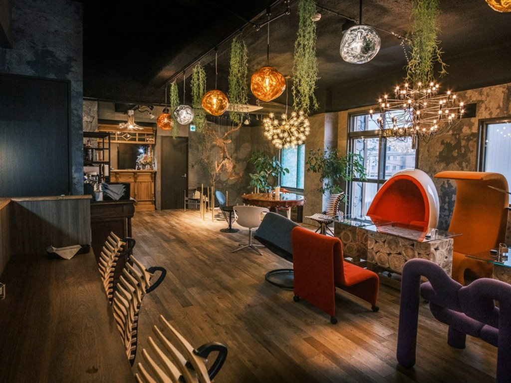 ラグジュアリー空間で会話を弾ませる、少し大人な女子会