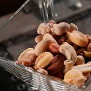 カリッサクッ食感のミックスナッツ8種