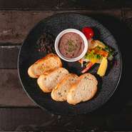 コクと旨味たっぷりの鶏レバーパテ