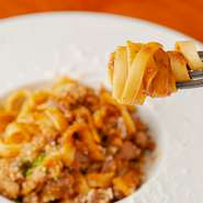 自家製ソースが自慢『ほろほろ肉の濃厚ボロネーゼパスタ』