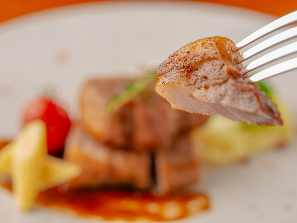 旬の素材や彩りにもこだわった一皿を提案