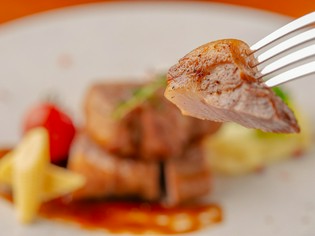 旬の素材や彩りにもこだわった一皿を提案