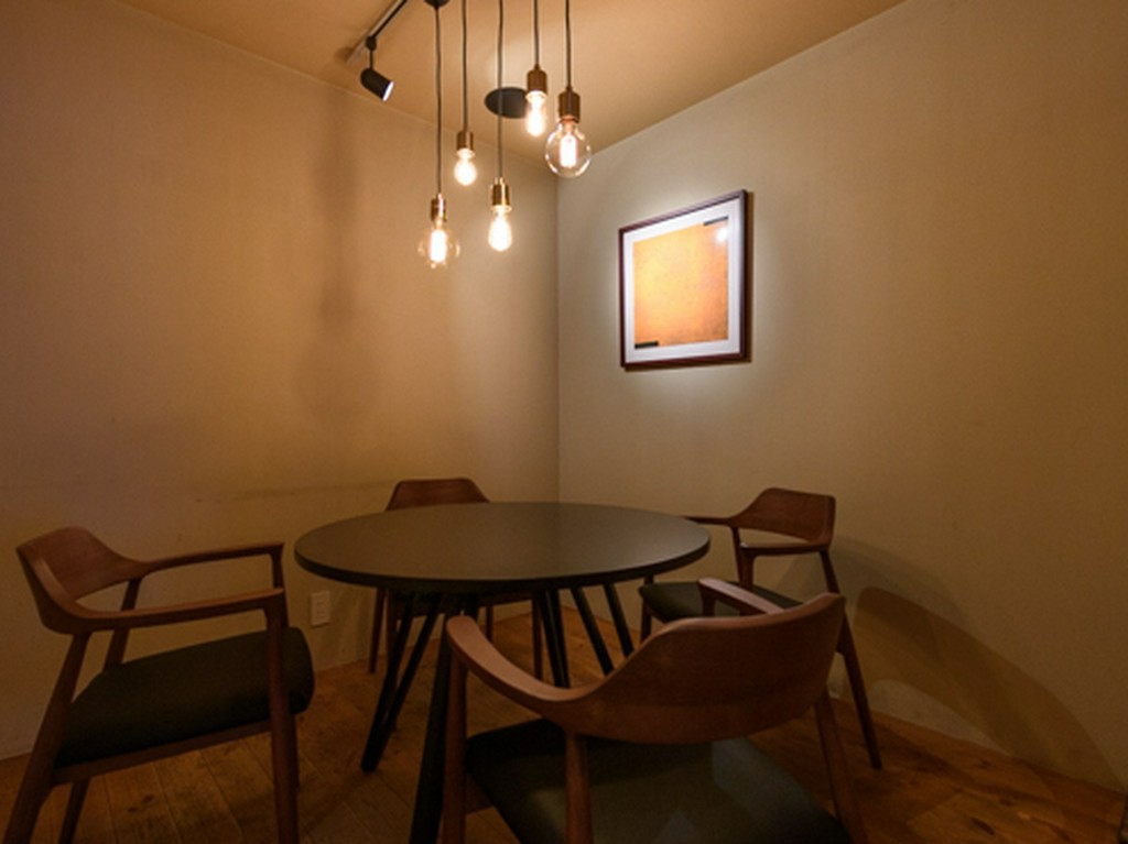 テーブル4名様の個室