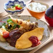 ハンバークやエビフライなどお子様の大好物を集めた定番プレート
ハンバーグ/オムレツ/エビフライ/唐揚げ/御飯/赤出汁