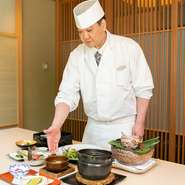 食事中はもちろん、食事後の余韻が大切だと考えます。ふとした時に「あの料理」「あのサービス」と、心に浮かぶお店であるためには何をすれば良いのかを常に考え行動に移しています。