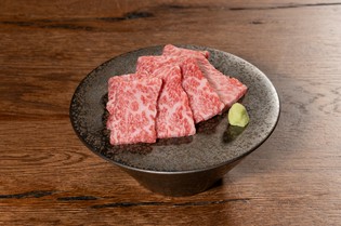 融点が低く、バターのようにスッと溶けていく「万葉牛」