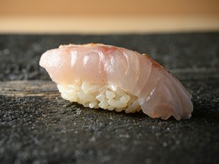 熟練の技にうっとり！ 旬の鮮魚の頂点の味を楽しめる『握り』