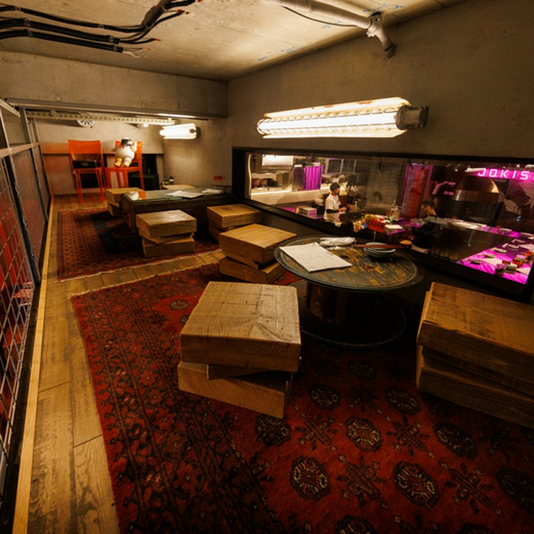 翌朝5時まで営業しているので、仕事帰りのデートにも最適