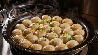 ジューシーな肉汁あふれる『名物　肉汁焼き小籠包（正宗）』