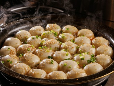 ジューシーな肉汁あふれる『名物　肉汁焼き小籠包（正宗）』