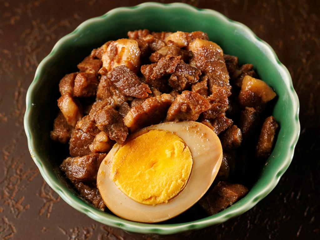 ピリッとしびれる山椒がアクセント『魯肉飯（ルーローファン）』