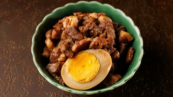 ピリッとしびれる山椒がアクセント『魯肉飯（ルーローファン）』