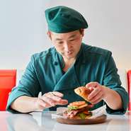 笑顔でフレンドリーな接客。細やかな心配りも忘れずに