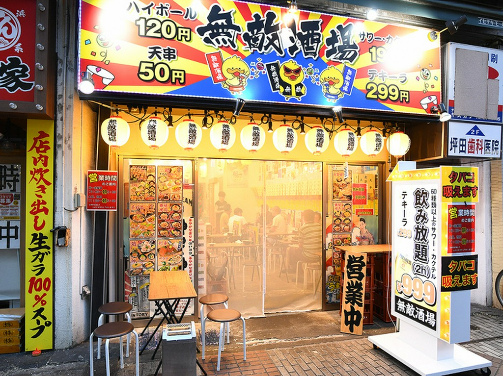 テーブルゲームやユニークなお通しなど話題性抜群のサービス