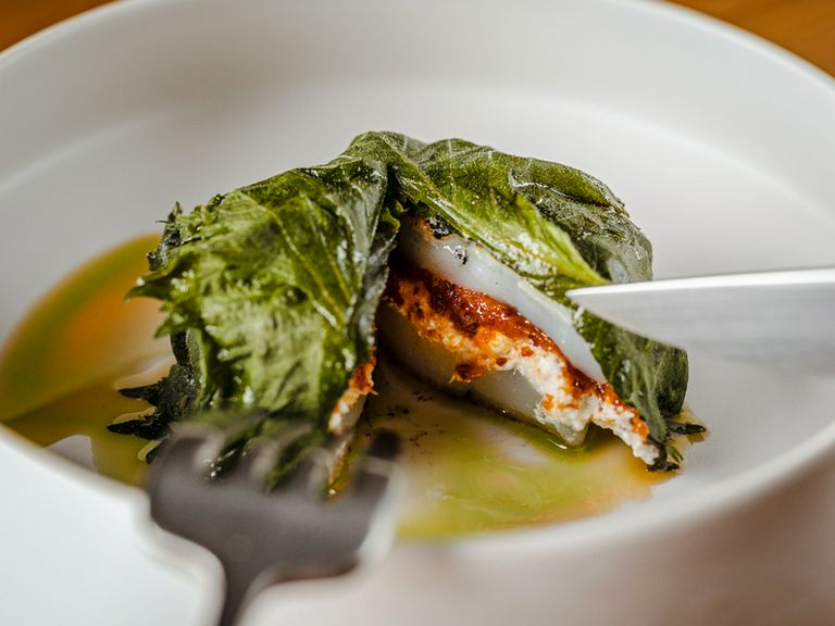 スペインと日本の素材を合わせた、新しい味わい。『帆立/チョリソ』