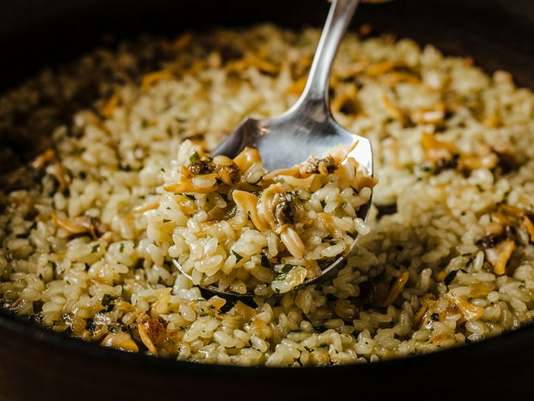 バスク地方のアサリご飯を地元の名物スタイルに。『深川めし/バスク』