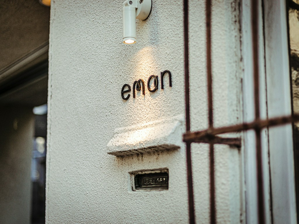 60年前の住居を利用した店舗の外観