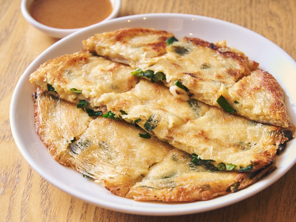 豆腐をペーストにして、韓国のチヂミ風に。カリカリ食感も楽しい『豆腐チヂミ』