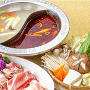 浅草駅から徒歩3分ほど。カジュアルに本格中華を楽しめる【ファミリー中華レストランパンダ】。お一人様での利用も歓迎で、名物『お一人様火鍋セット』は一人前からオーダー可能。リッチなお一人様を楽しめます。