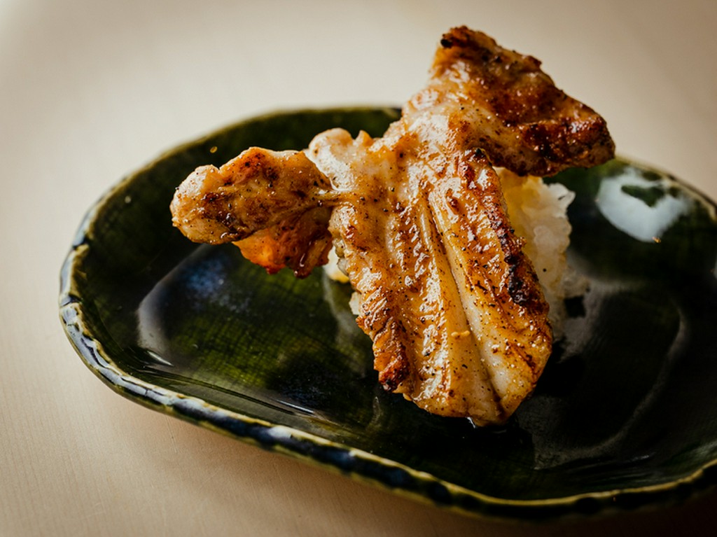 コリッ、パリッ。二度美味しい希少部位・薬研軟骨の新しい食べ方『とりかわず』