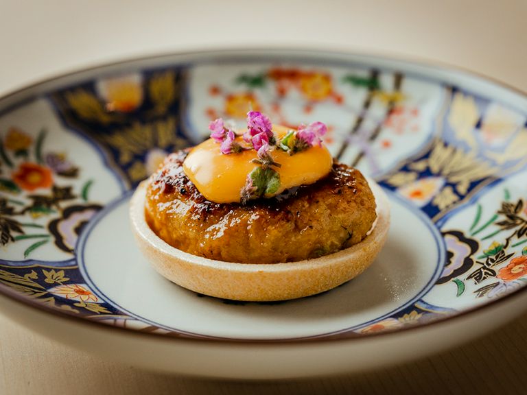【鳥しき】のつくねを一品料理に昇華させた『つくね最中 自家製マヨネーズ』