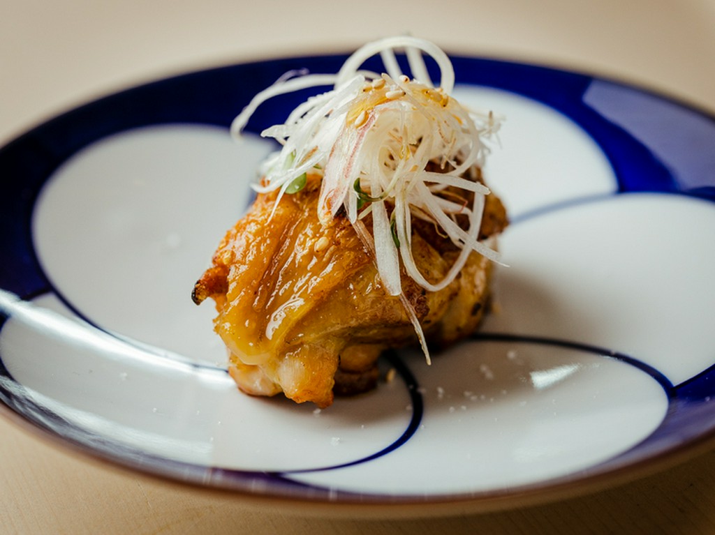 ワイルドな印象の『膝まわり』の部位も、上品な小皿料理に変身